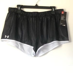 NWT women’s under armour running shorts !